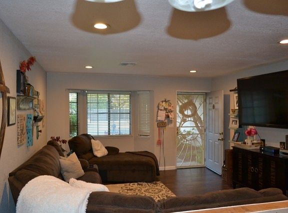 4th image of 388 Walden St