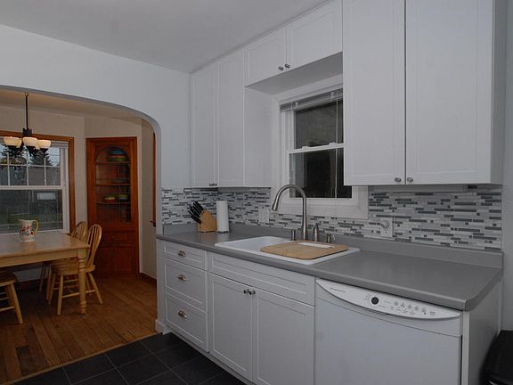 5th image of 529 E Bolivar Ave