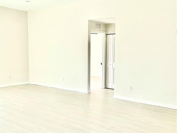 4th image of 216 Liberty Dr NE