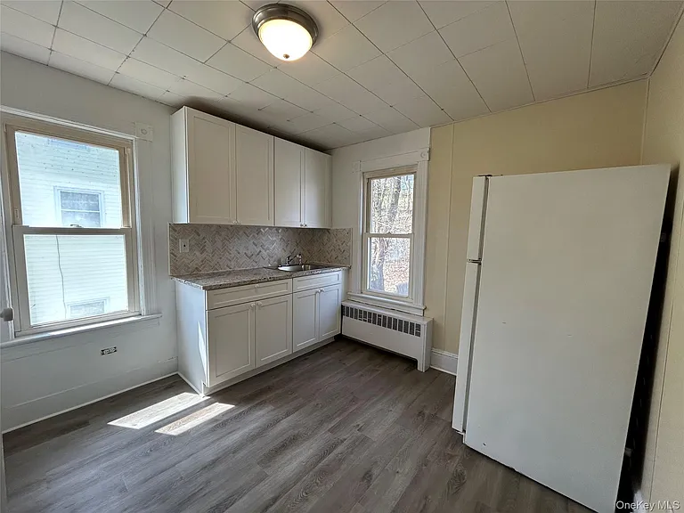 84 Orange Ave — Photo 6