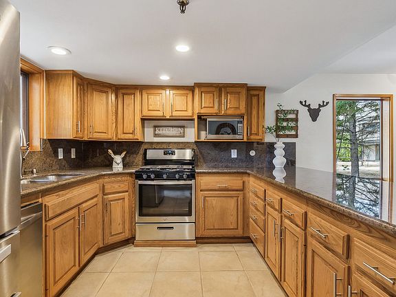 4th image of 1450 Deer Valley Dr N