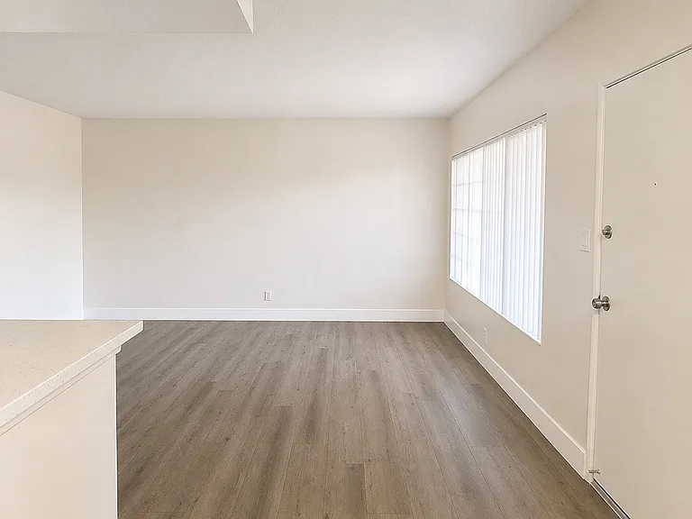 1735 Coronado Ave. — Photo 10
