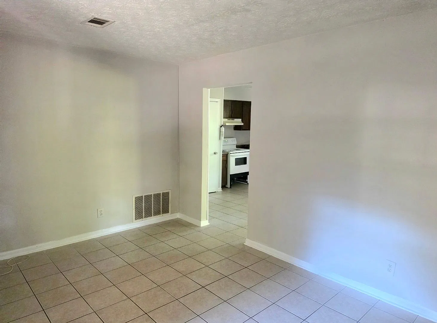Immediate Move-in 3 Bedroom,1.5 bath in Rex, GA 30273 — Photo 4