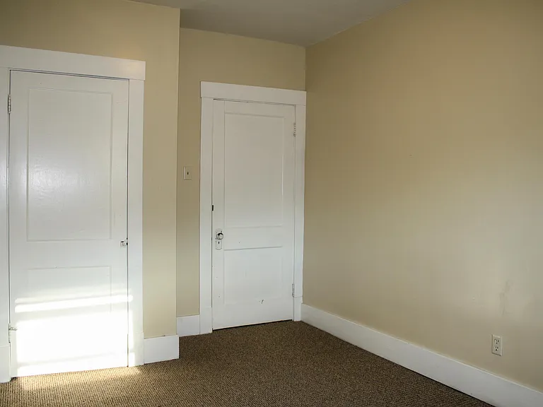 414 Division Ave #3 — Photo 8