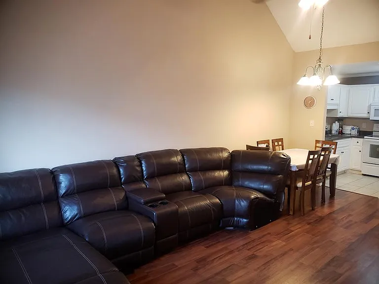 142 Grove Landing Ct — Photo 11