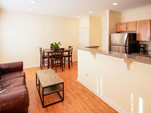4th image of 901 NW 13th St APT 103