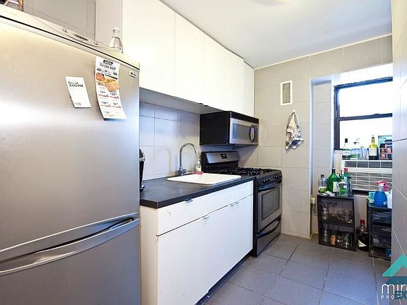 3rd image of 124 Mott St APT 17