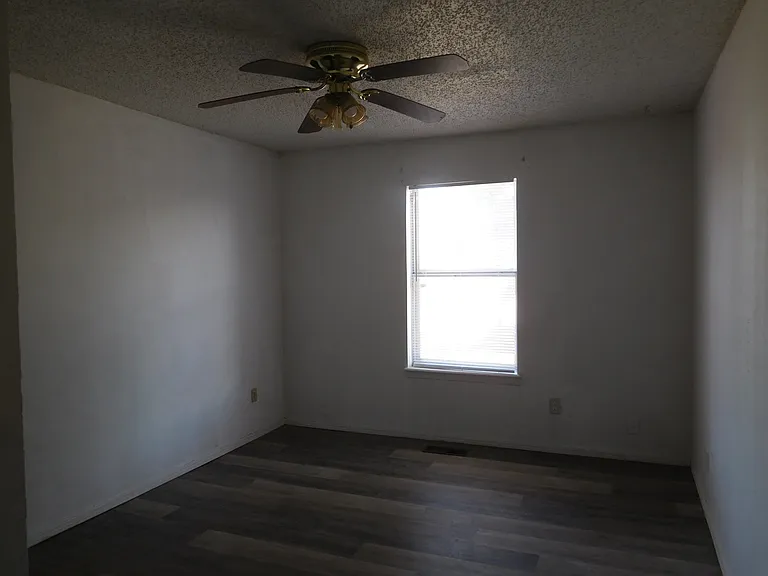 8020 Crestline Ter — Photo 13