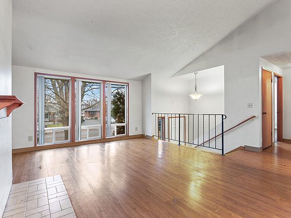 3rd image of 128 E Rockwell Ave