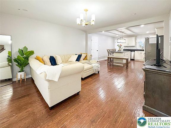 4th image of 206 Snow Bird Cir