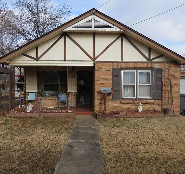 1st image of 107 E 18th St