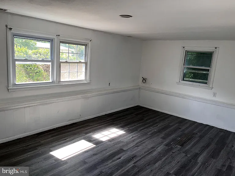 1145 Lower Ferry Rd — Photo 9