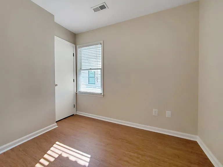 504 University Rdg — Photo 12