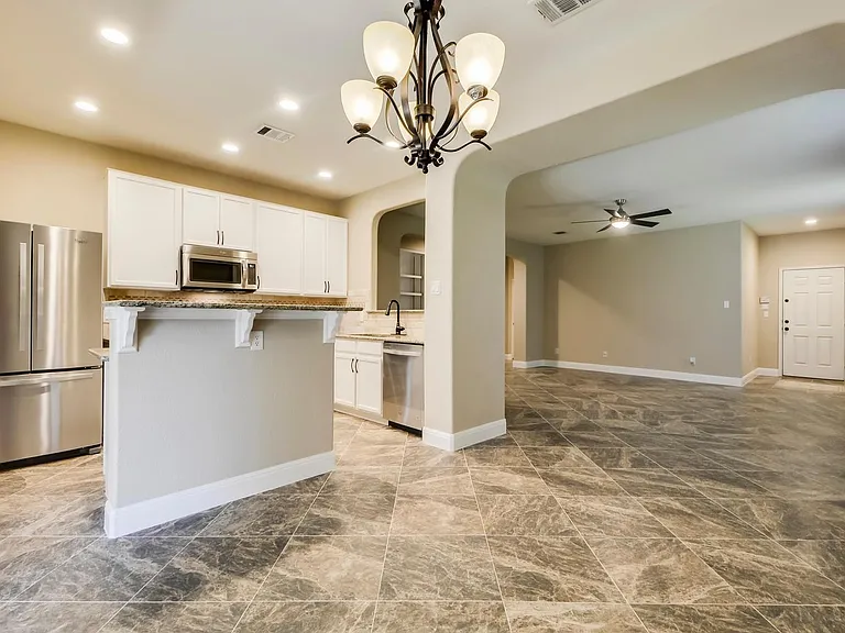 2202 Ezra Ct — Photo 11