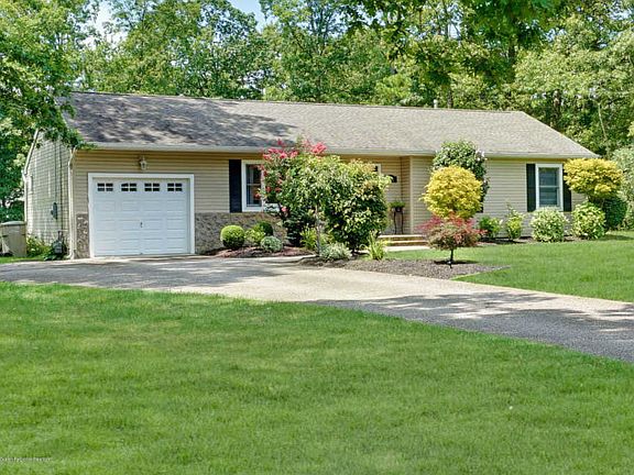 4th image of 251 Serpentine Dr