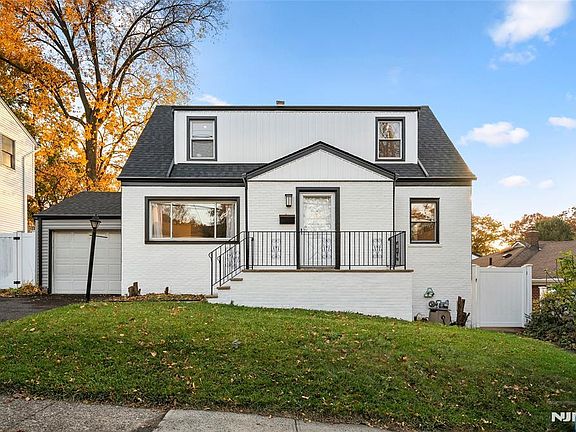 2nd image of 636 Elm Ave