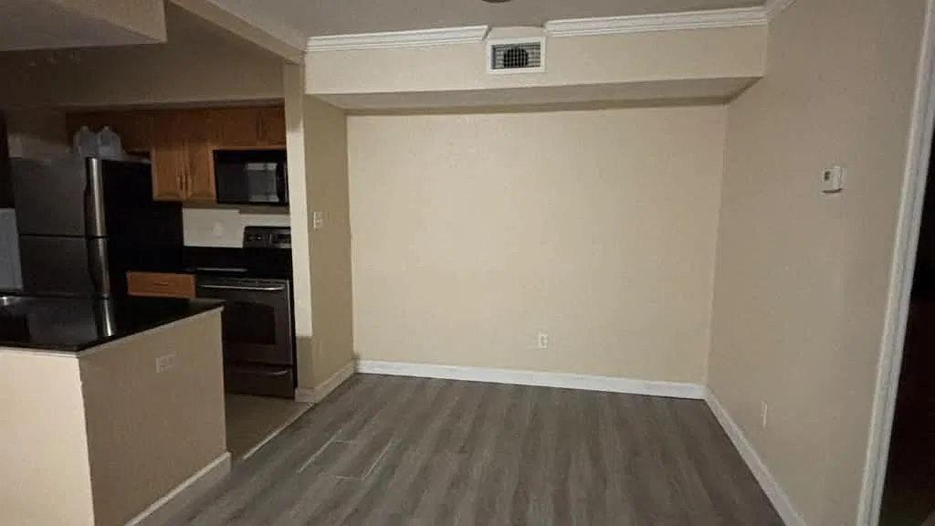 2 bed, 948 sqft, $1,600 — Photo 1