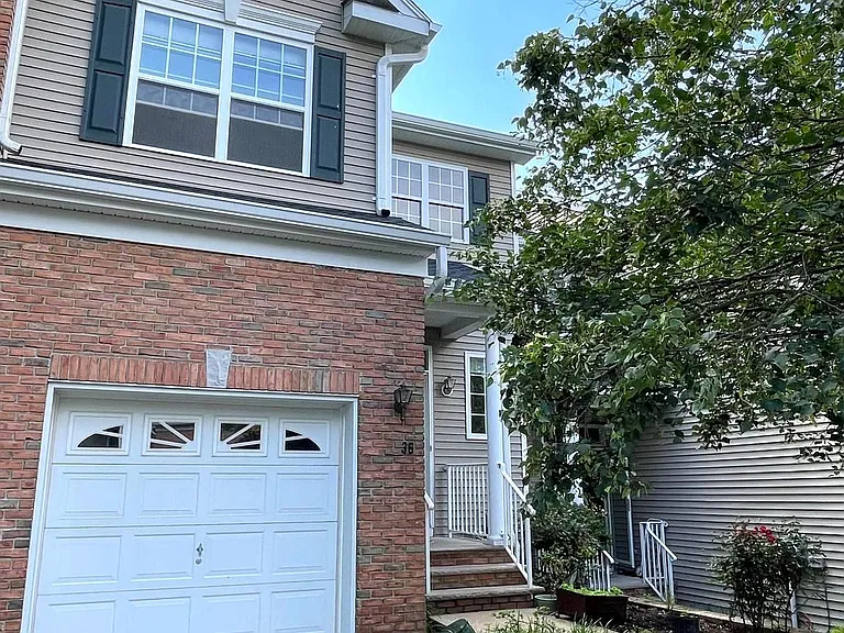 36 Hoover Ave — Photo 1