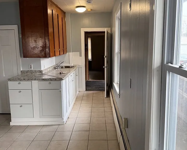 162 Nichols St #1 — Photo 8
