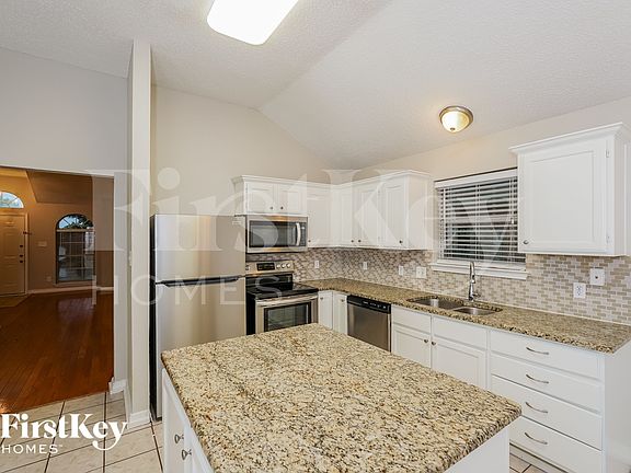 5th image of 2608 Park Valley Dr