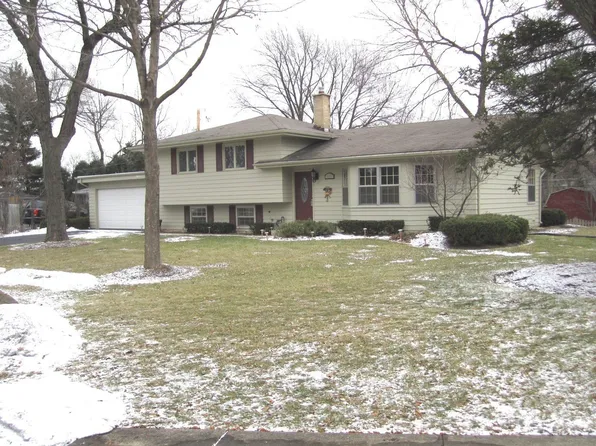 1013 Catalpa Ln, Naperville, IL 60540