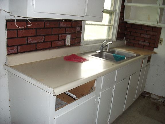 3rd image of 8203 Schoen Dr