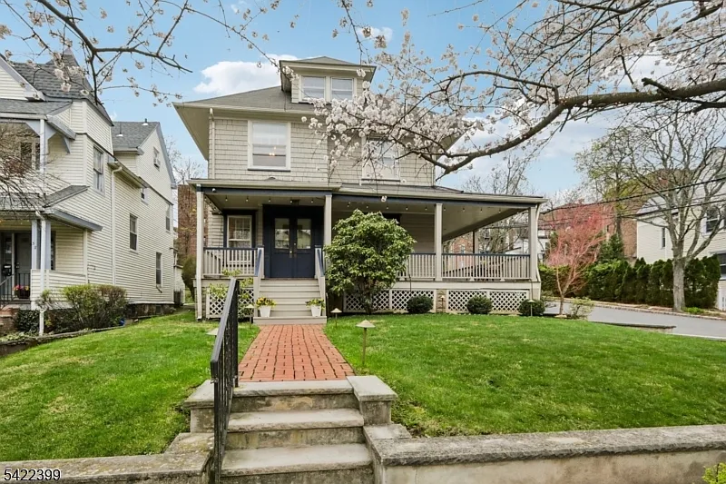 36 S Willow St photo 1