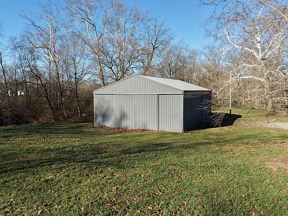 3rd image of 2370 Columbia Rd