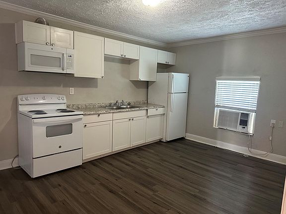2nd image of 1709 W 4th St