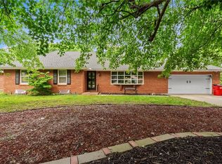1912 Sleepy Hollow Dr, Lexington, MO 64067