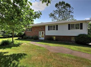305 Beach Ave, Watertown, CT 06795