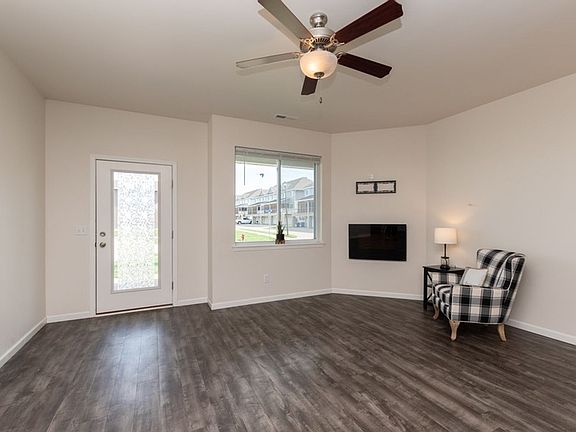 2nd image of 1130 Lily Ln #1136