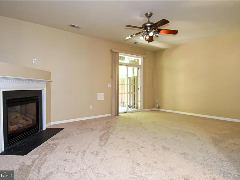 7810 Locust Leaf Ln — Photo 7