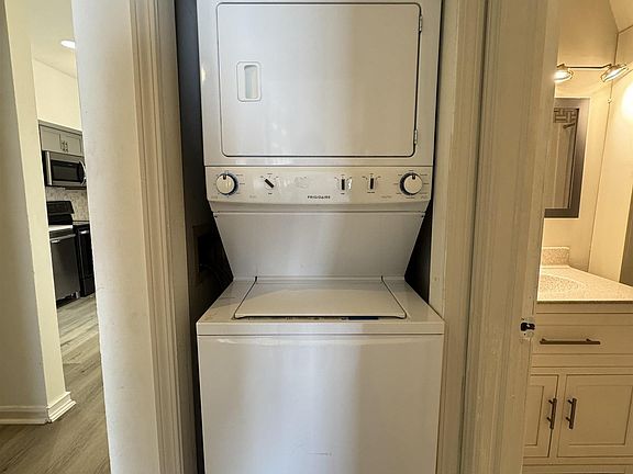 5th image of 111 E 6th St APT C