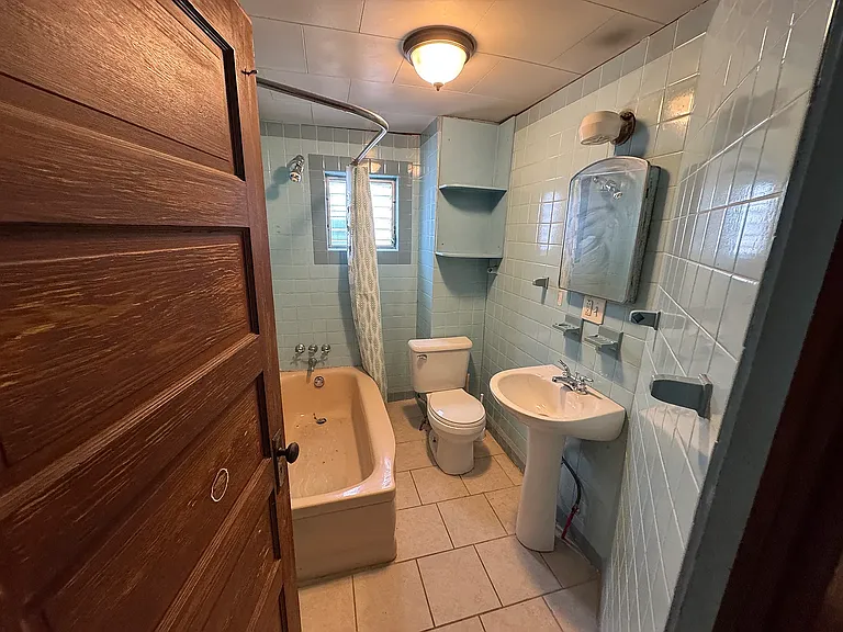 217 S South St — Photo 16