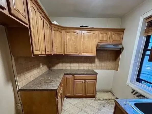 909 East 29th Street image 5 of 8