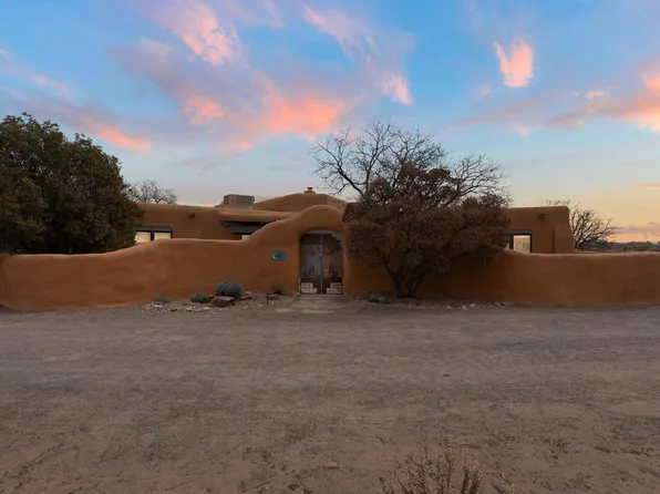 8008 Loma Larga Rd, Corrales, NM 87048