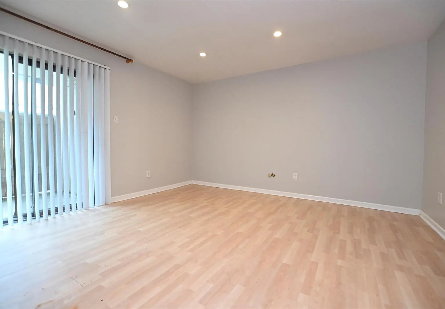 2 bed, 2.0 bath, 1092 sqft, $1,100 — Photo 4