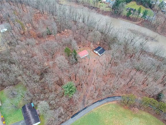4th image of 565 Lundys Ln