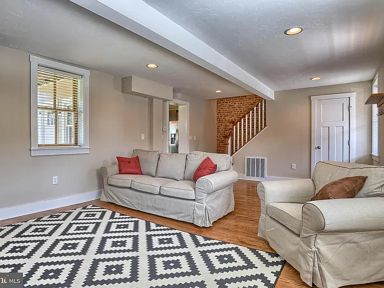 234 N Stratton St — Photo 5