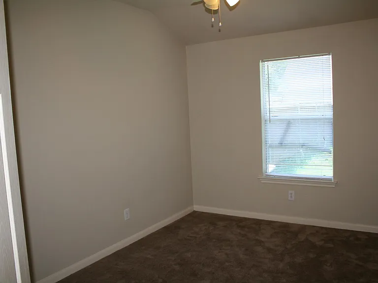 402 Masters Ave #B — Photo 12