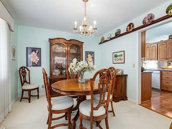 5th image of 107 N Valhalla Cres NW