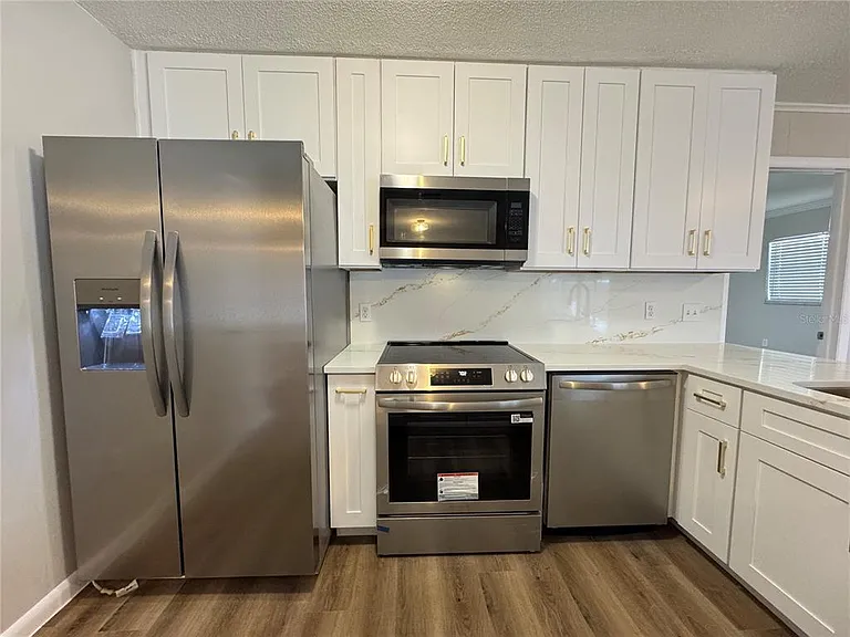 1602 Leslie Dr — Photo 6