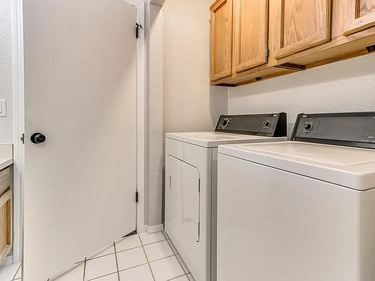 425 Dauphin Ave — Photo 12