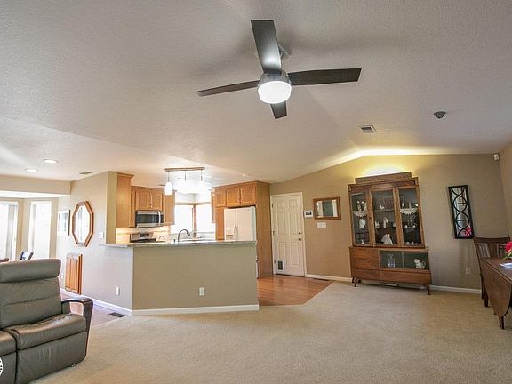 4th image of 20365 Eaton Ct