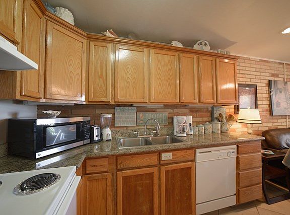 4th image of 1700 Gulf Blvd APT 211