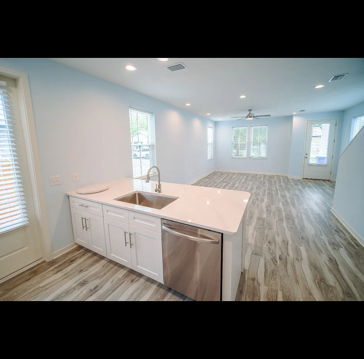 4 bed, 1584 sqft, $4,800 — Photo 4