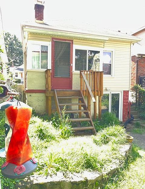 2nd image of 24 W 32nd St