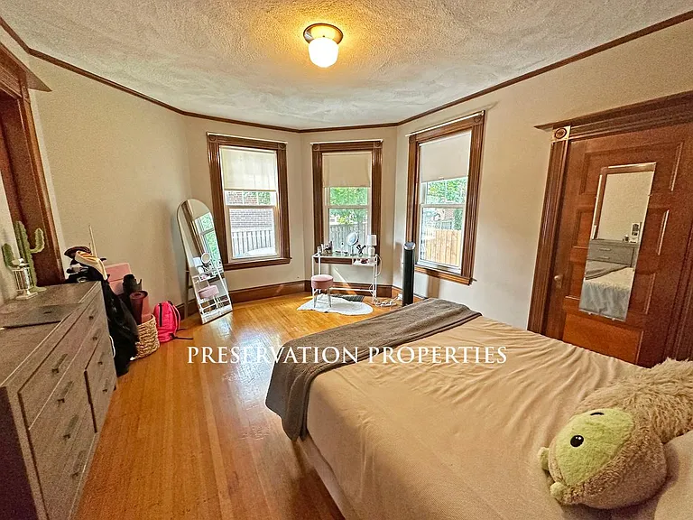 147 Crafts St #1 — Photo 5