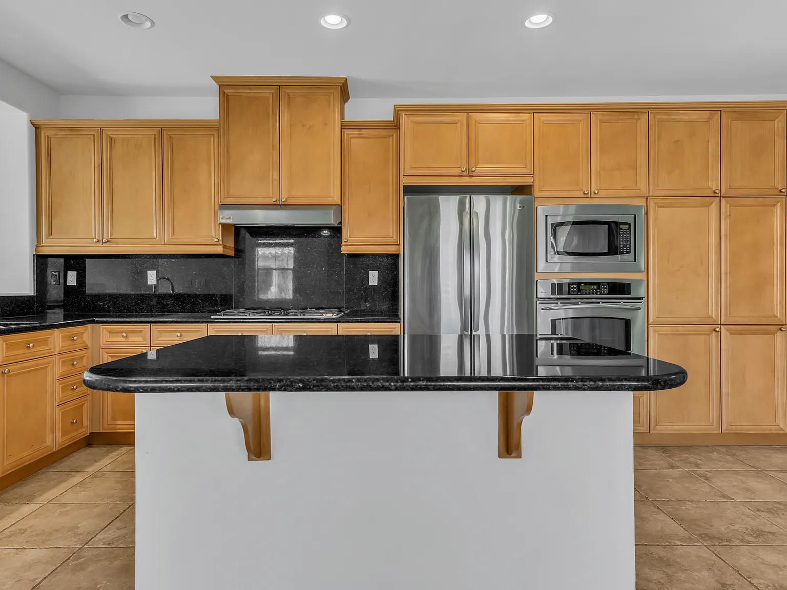 2 bed, 1961 sqft, $3,200 — Photo 2